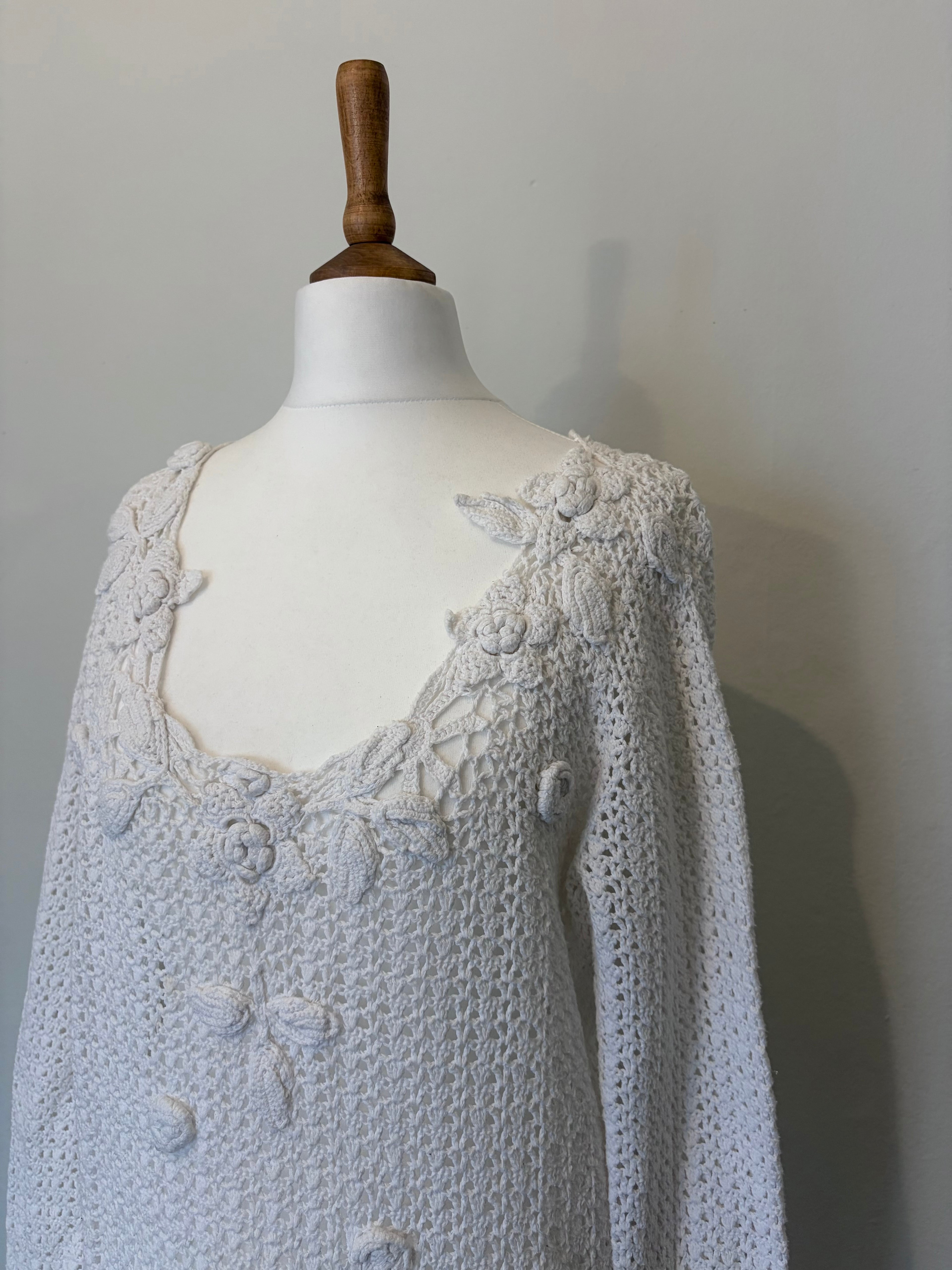 Cotton crochet top with flower details