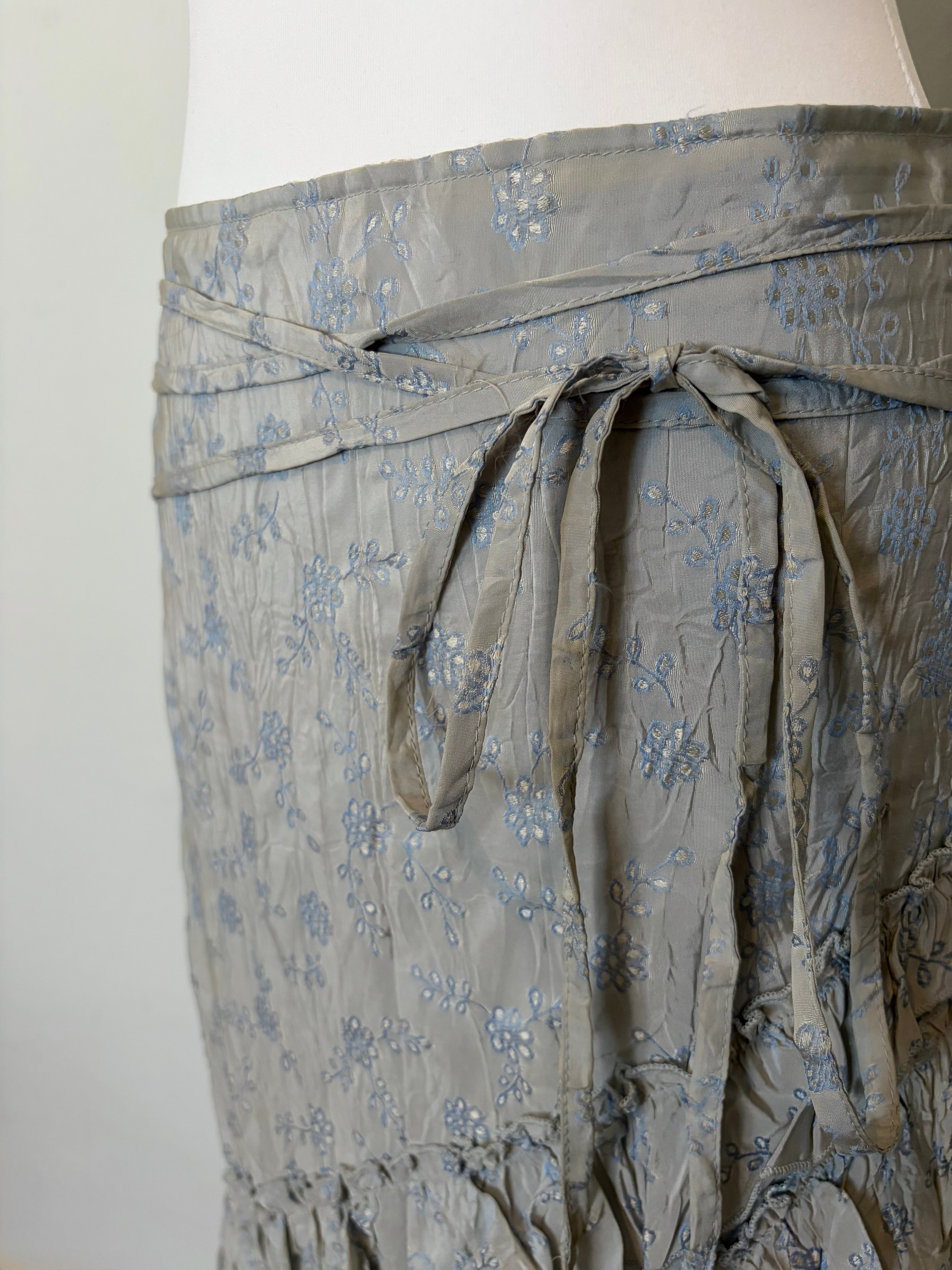 Ruffle detail silver floral skirt