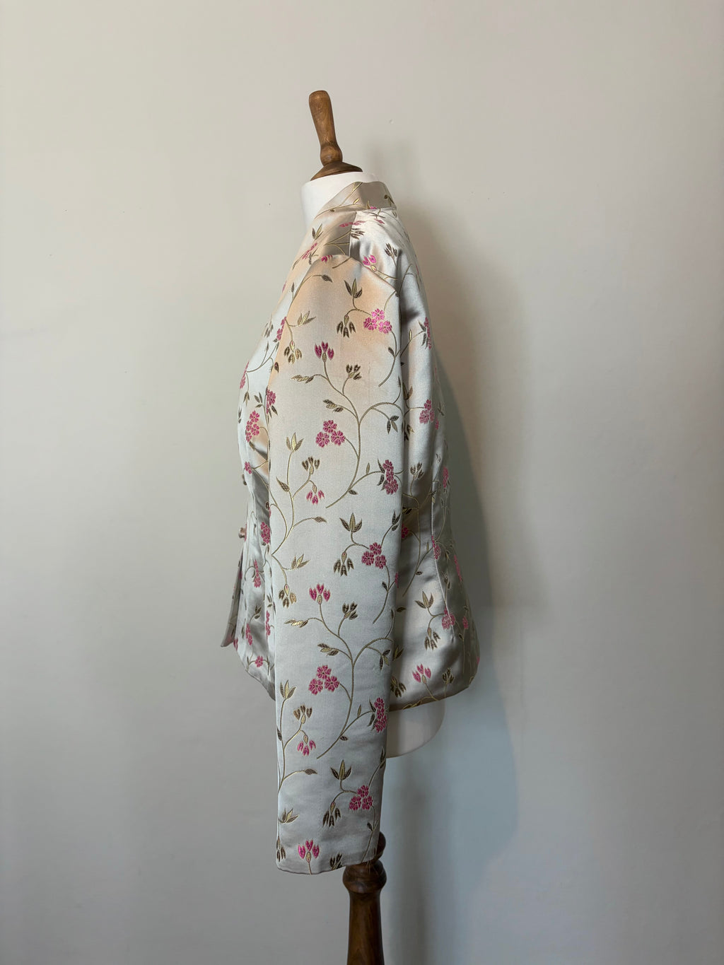 Floral print jacket with button detail