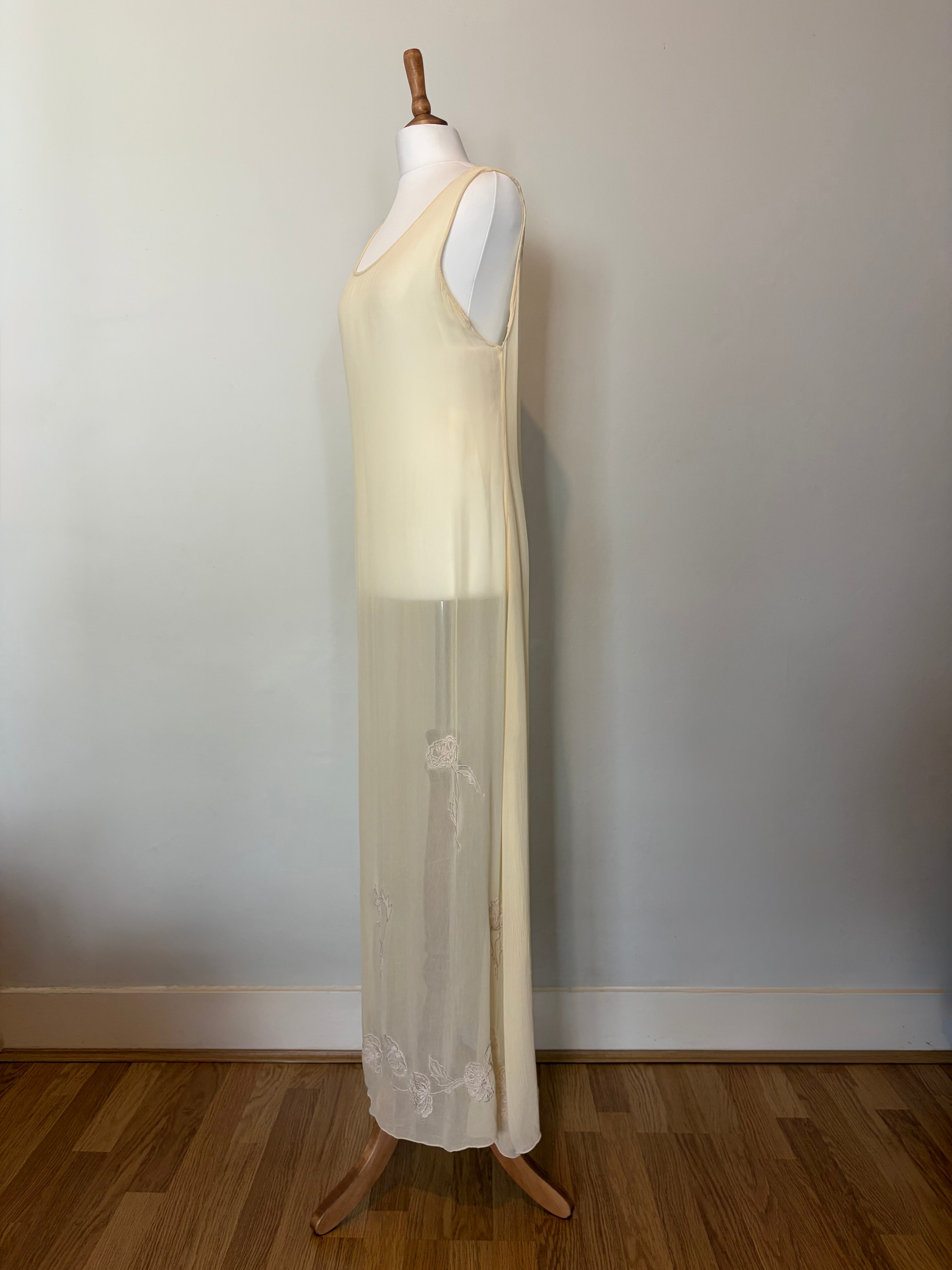 Sheer dress with flower embroidery