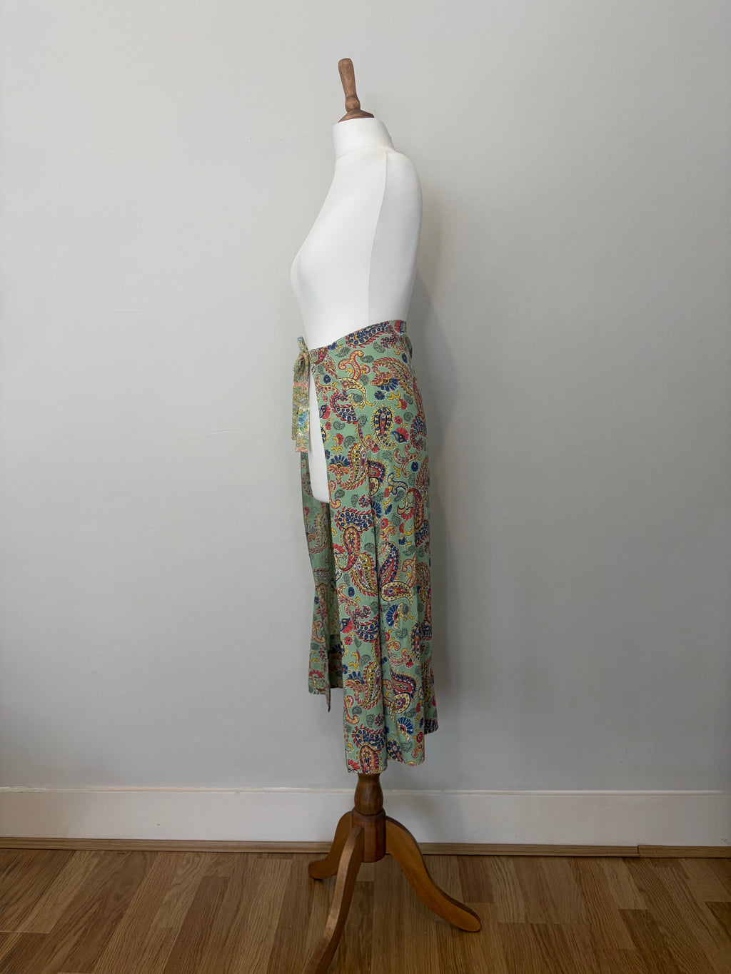 Vintage 70s floral apron