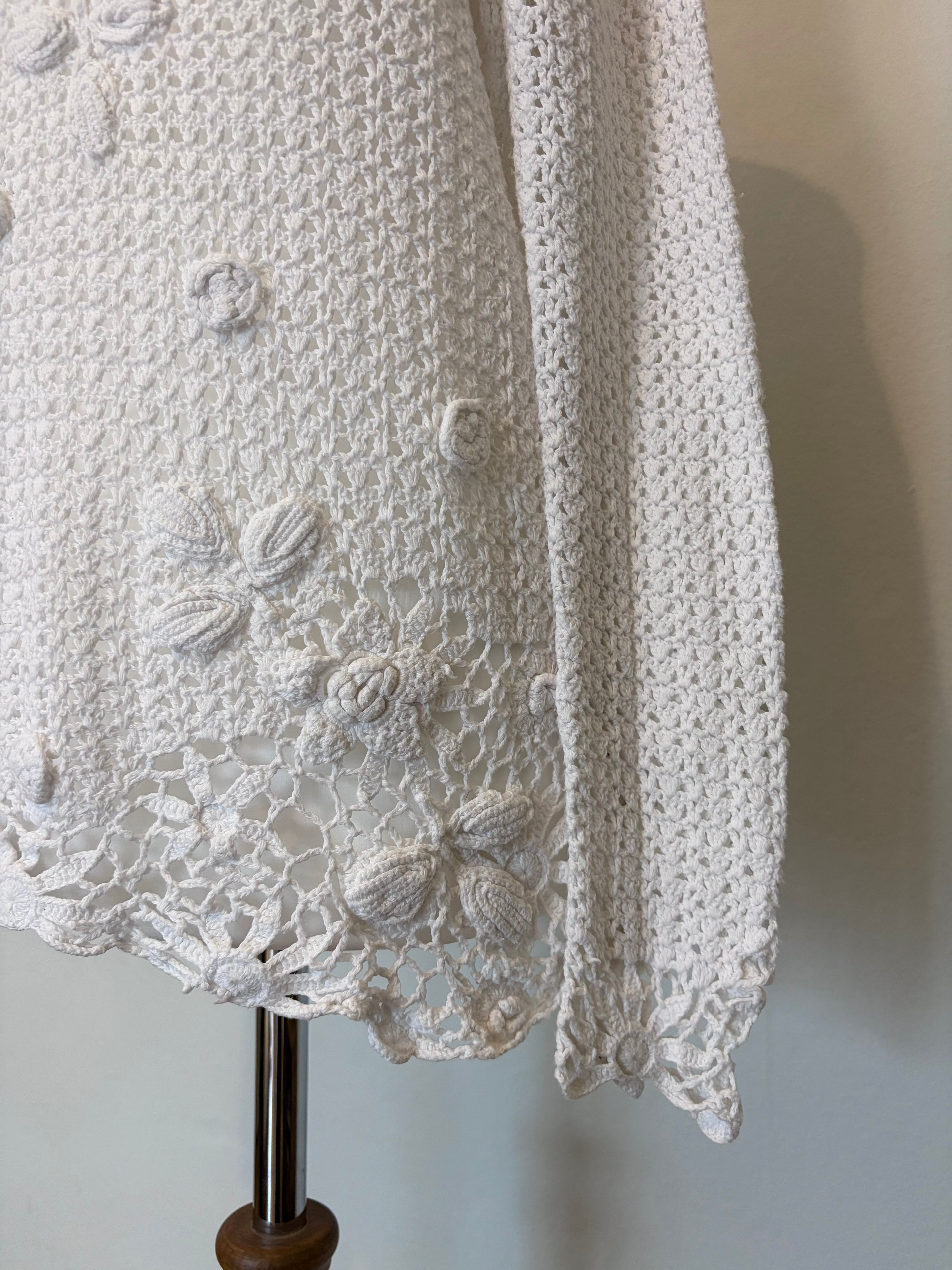 Cotton crochet top with flower details