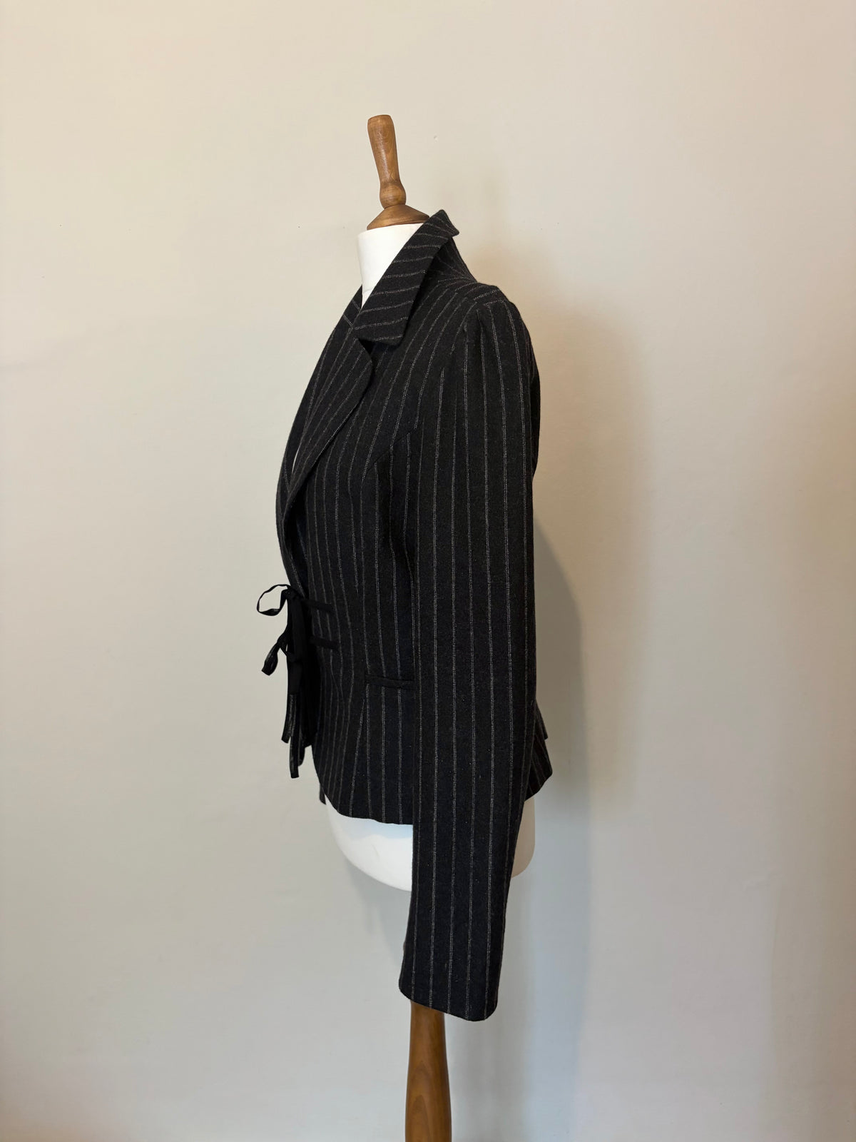 Wool pinstripe ribbon tie jacket