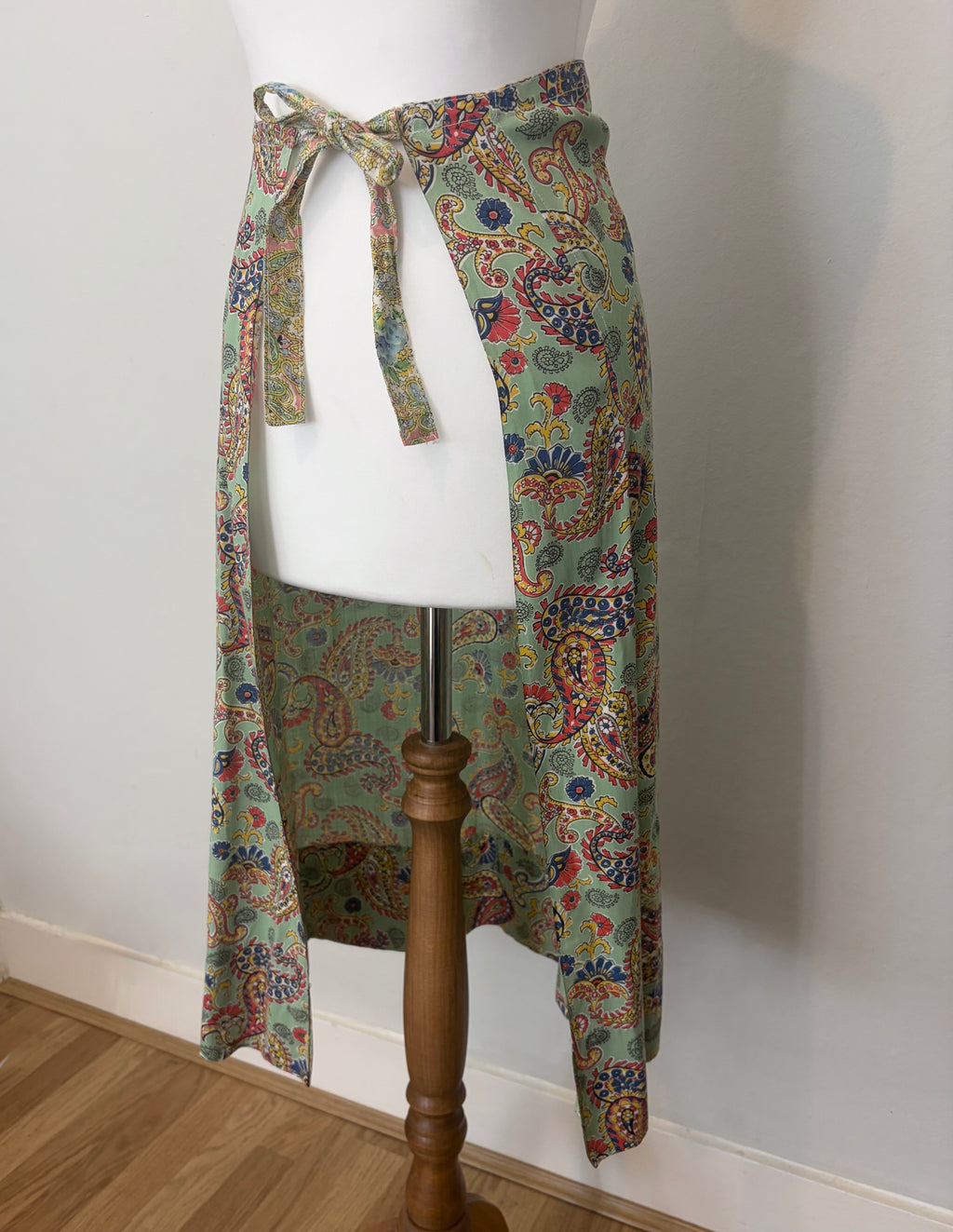 Vintage 70s floral apron
