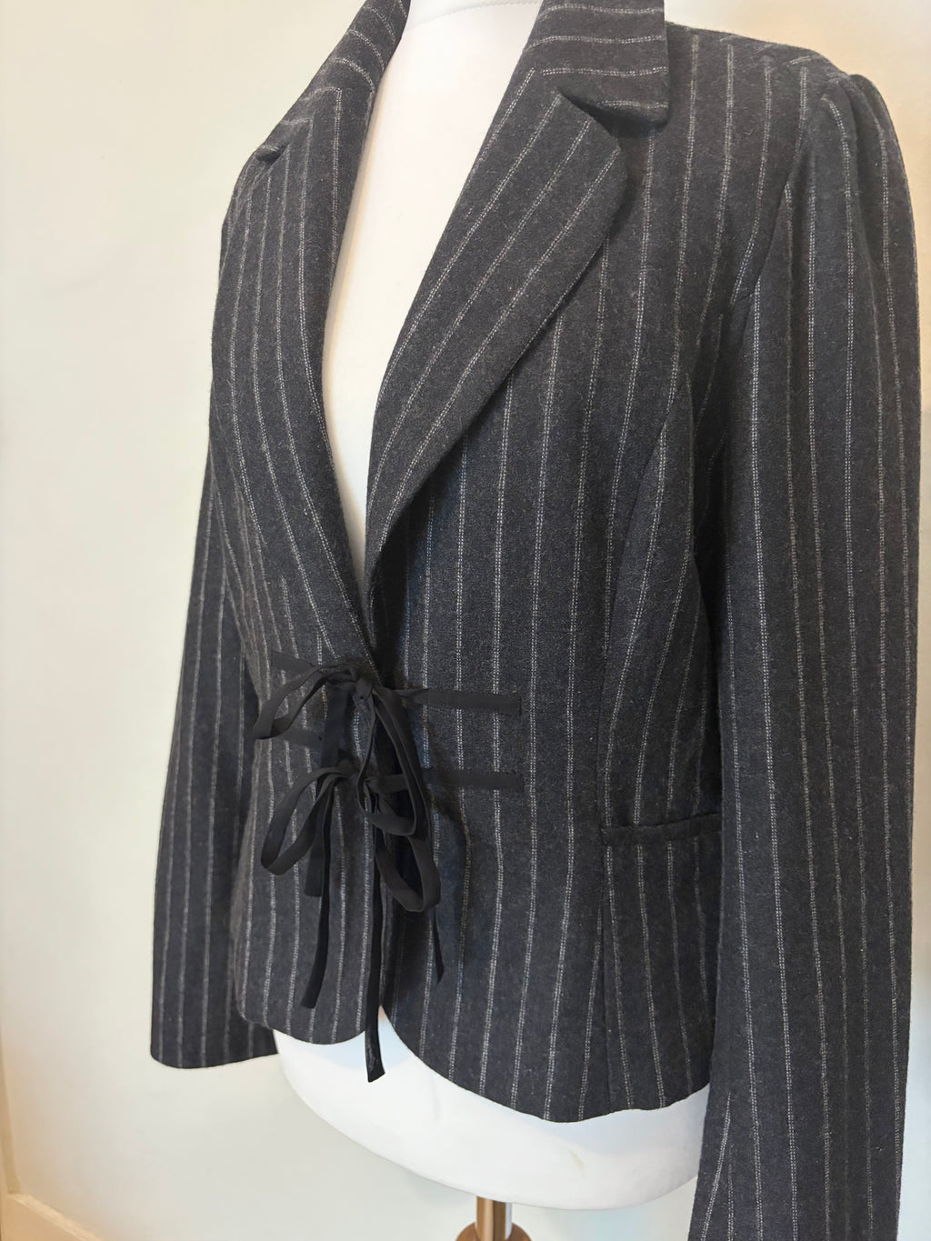 Wool pinstripe ribbon tie jacket