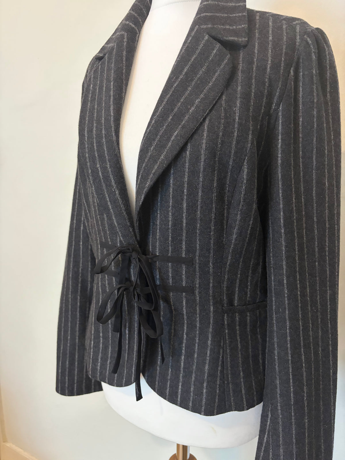 Wool pinstripe ribbon tie jacket