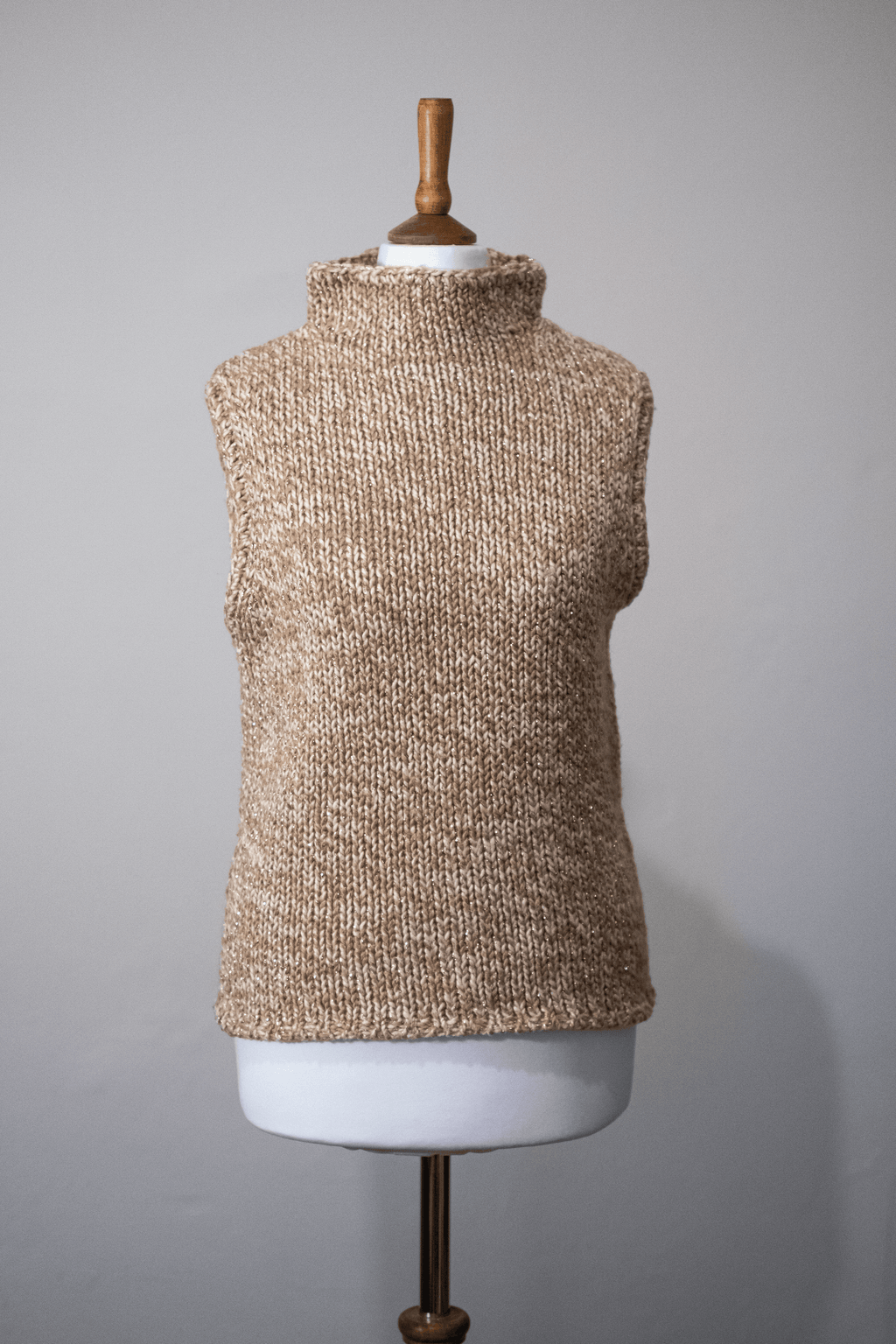 Knitted sleeveless jumper