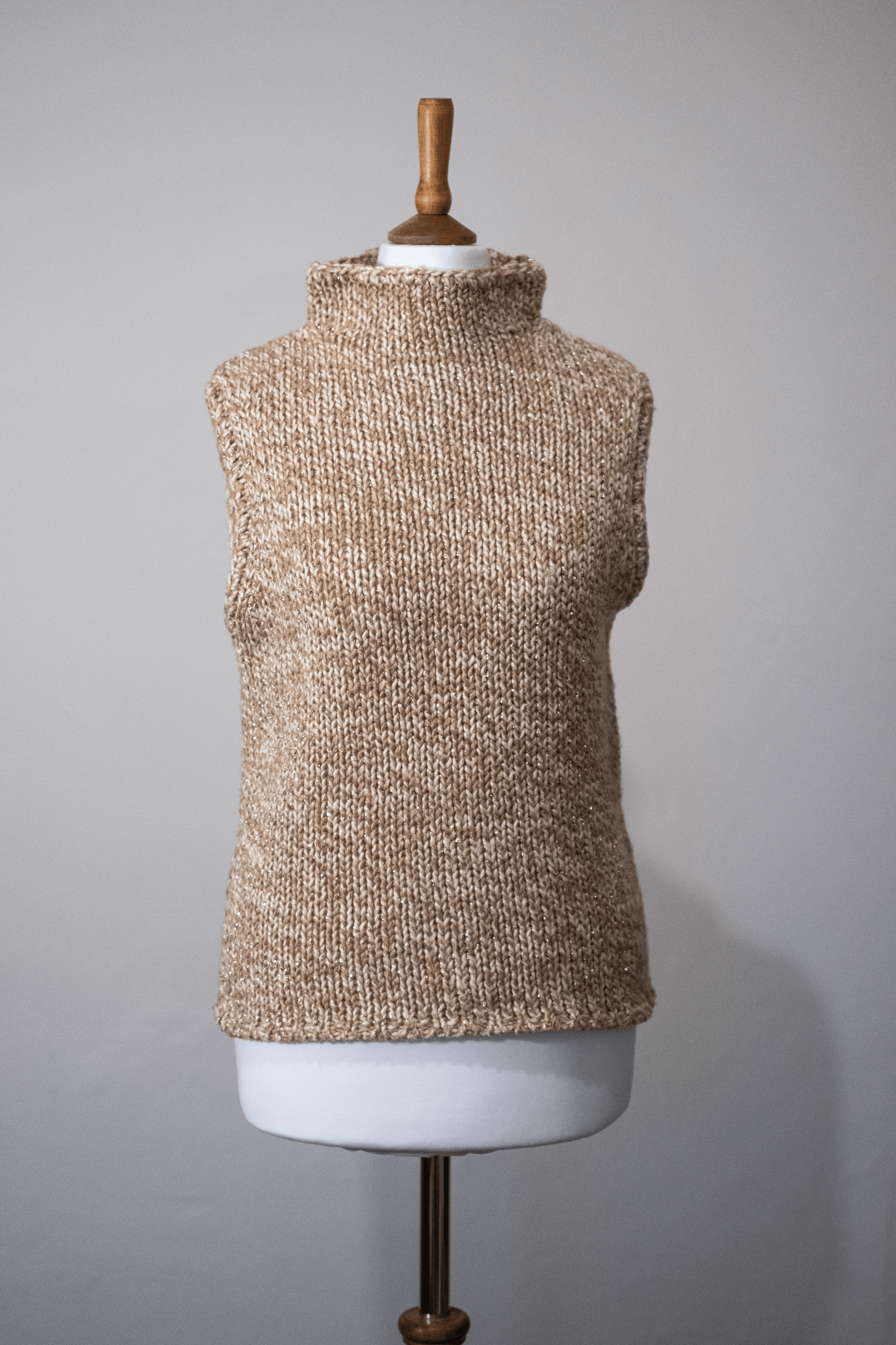 Knitted sleeveless jumper