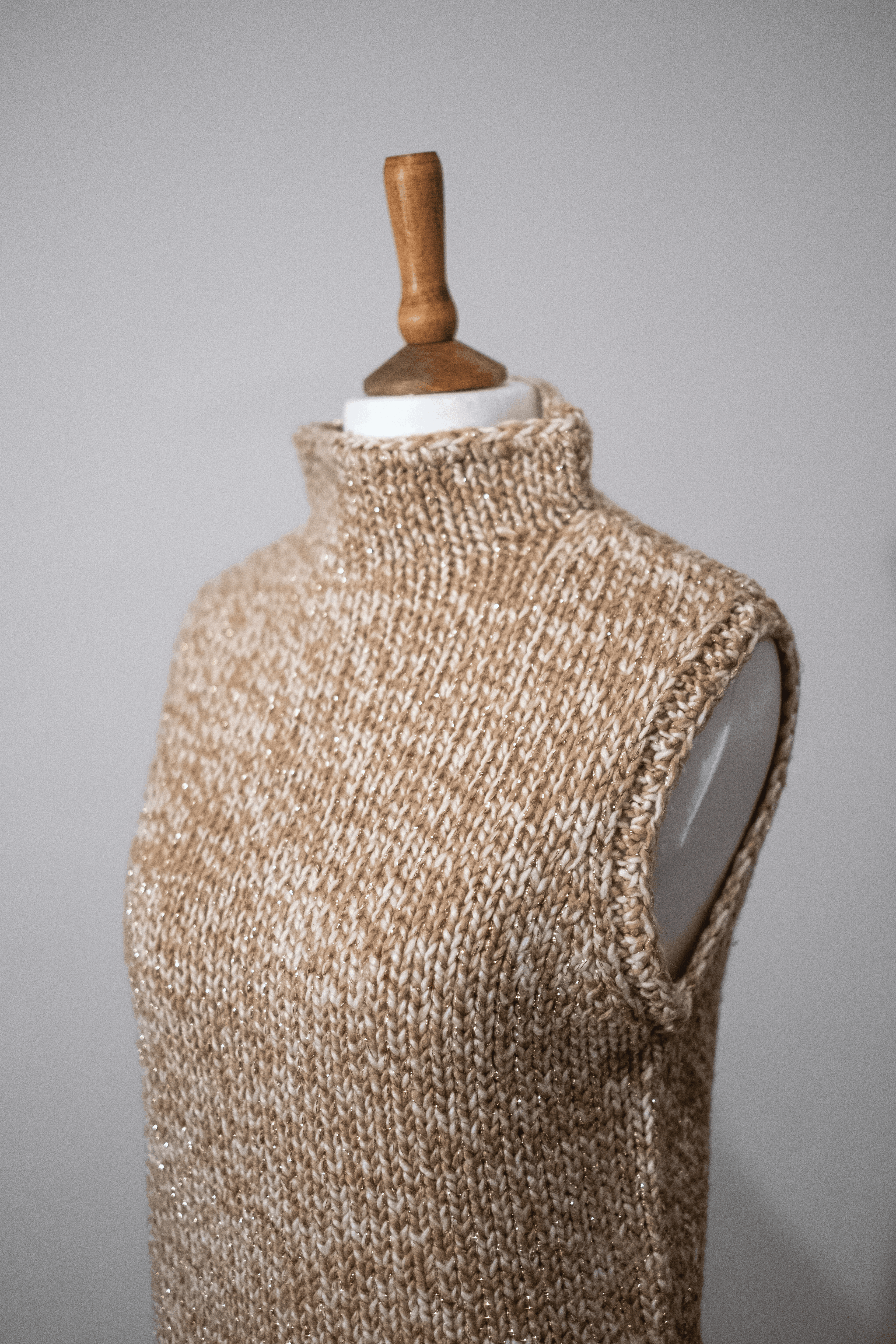 Knitted sleeveless jumper