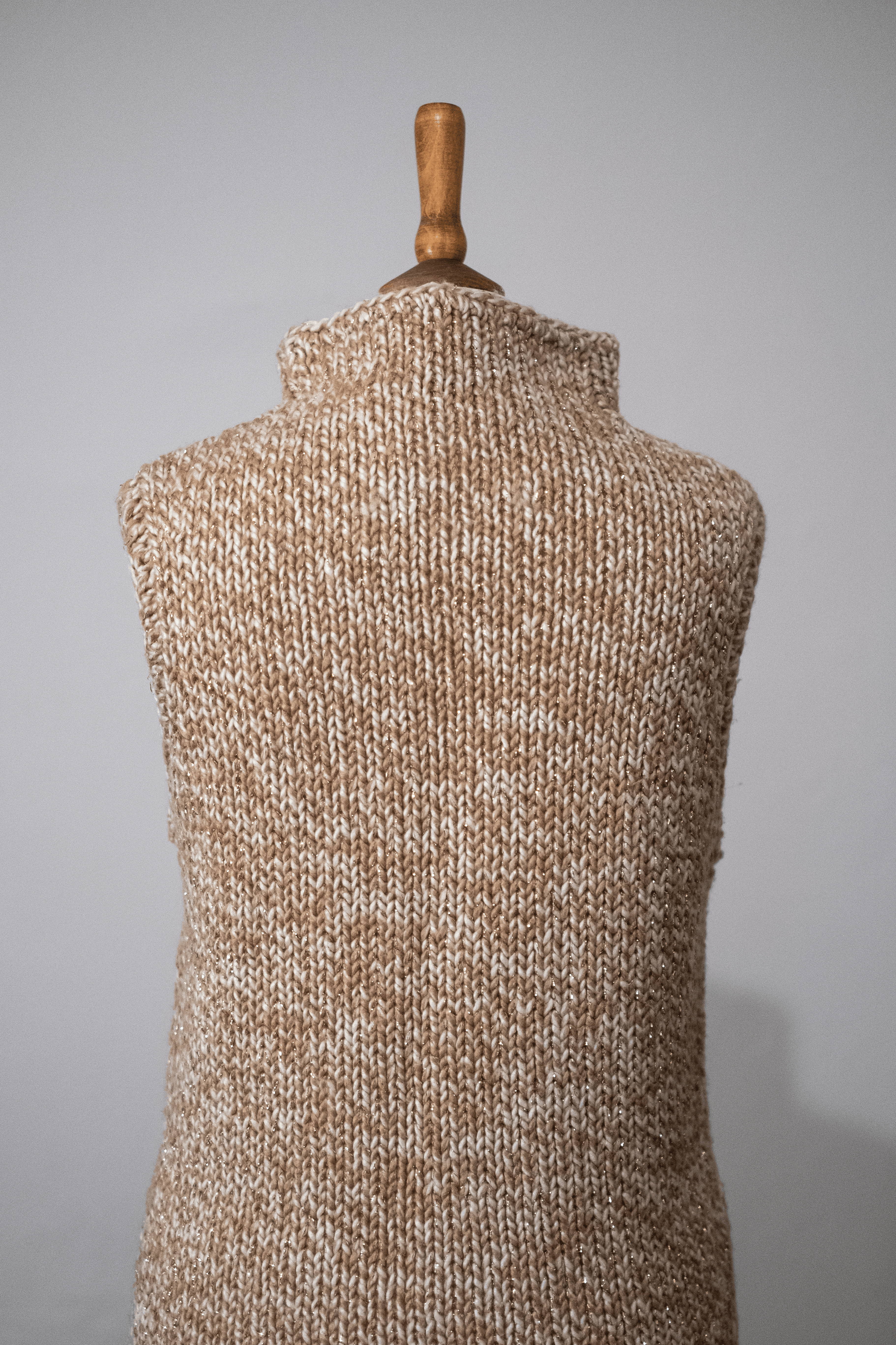 Knitted sleeveless jumper