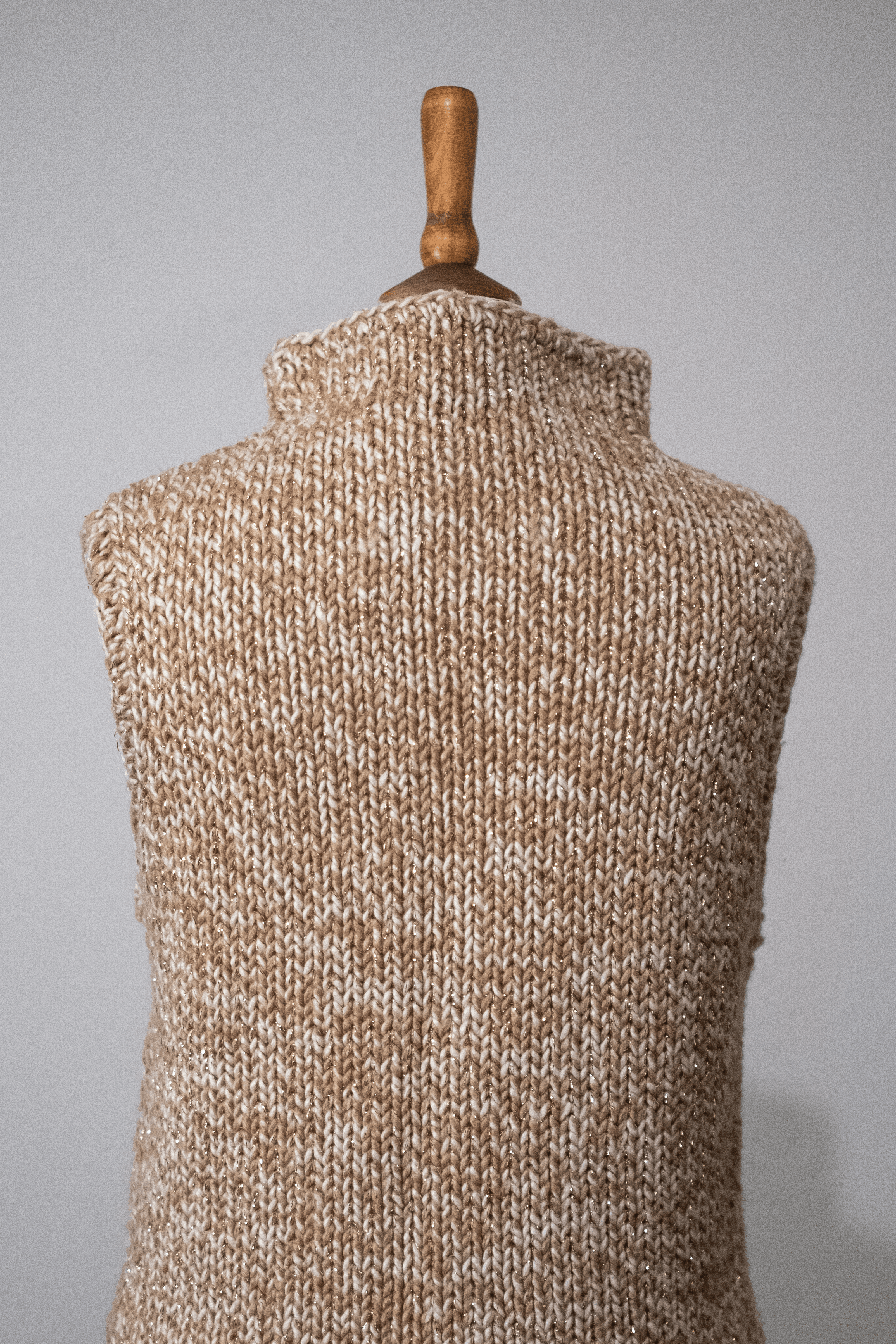 Knitted sleeveless jumper