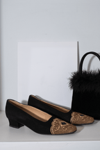 Black shoes with gold embroidery EU39