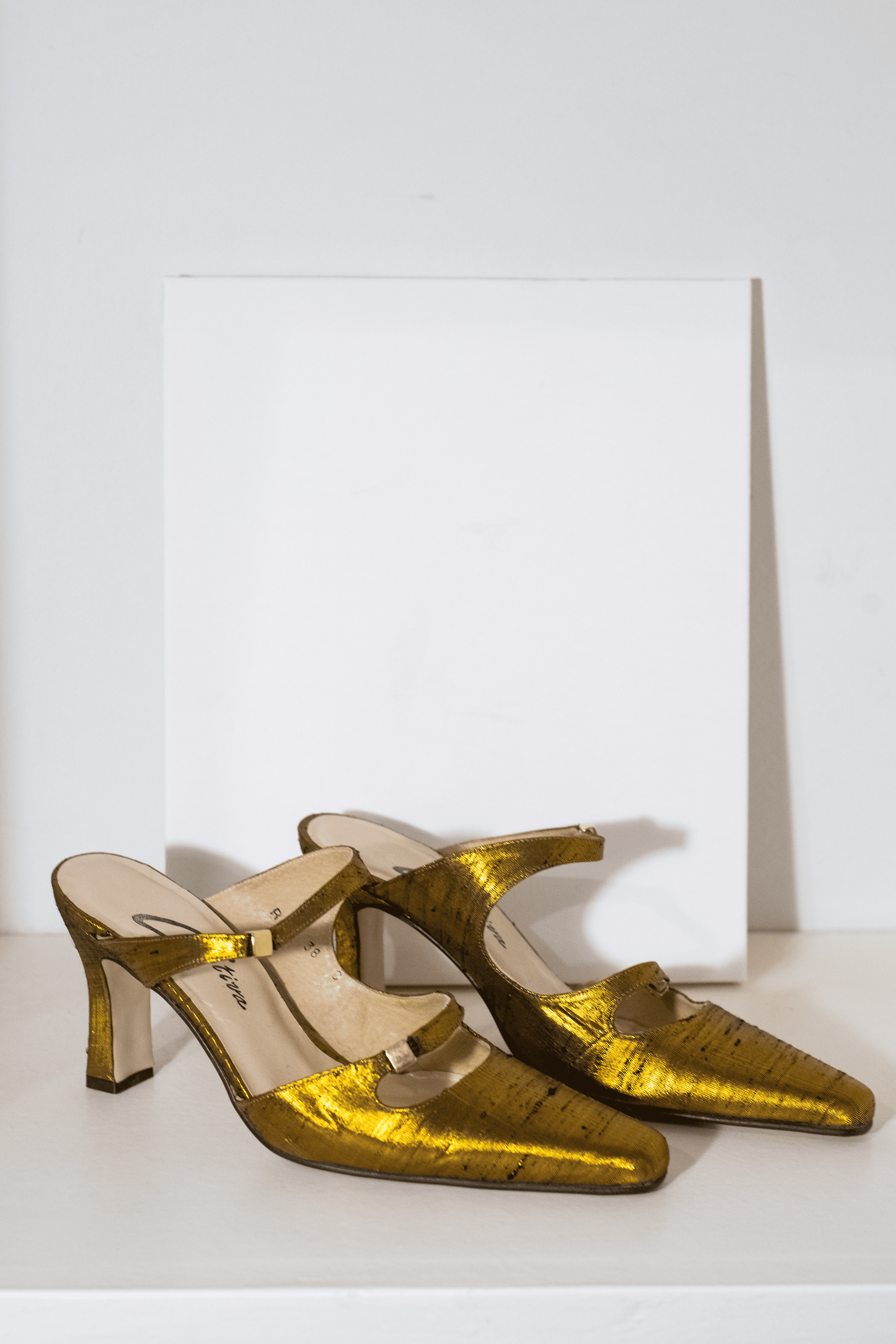 Gold raw silk mules EU38