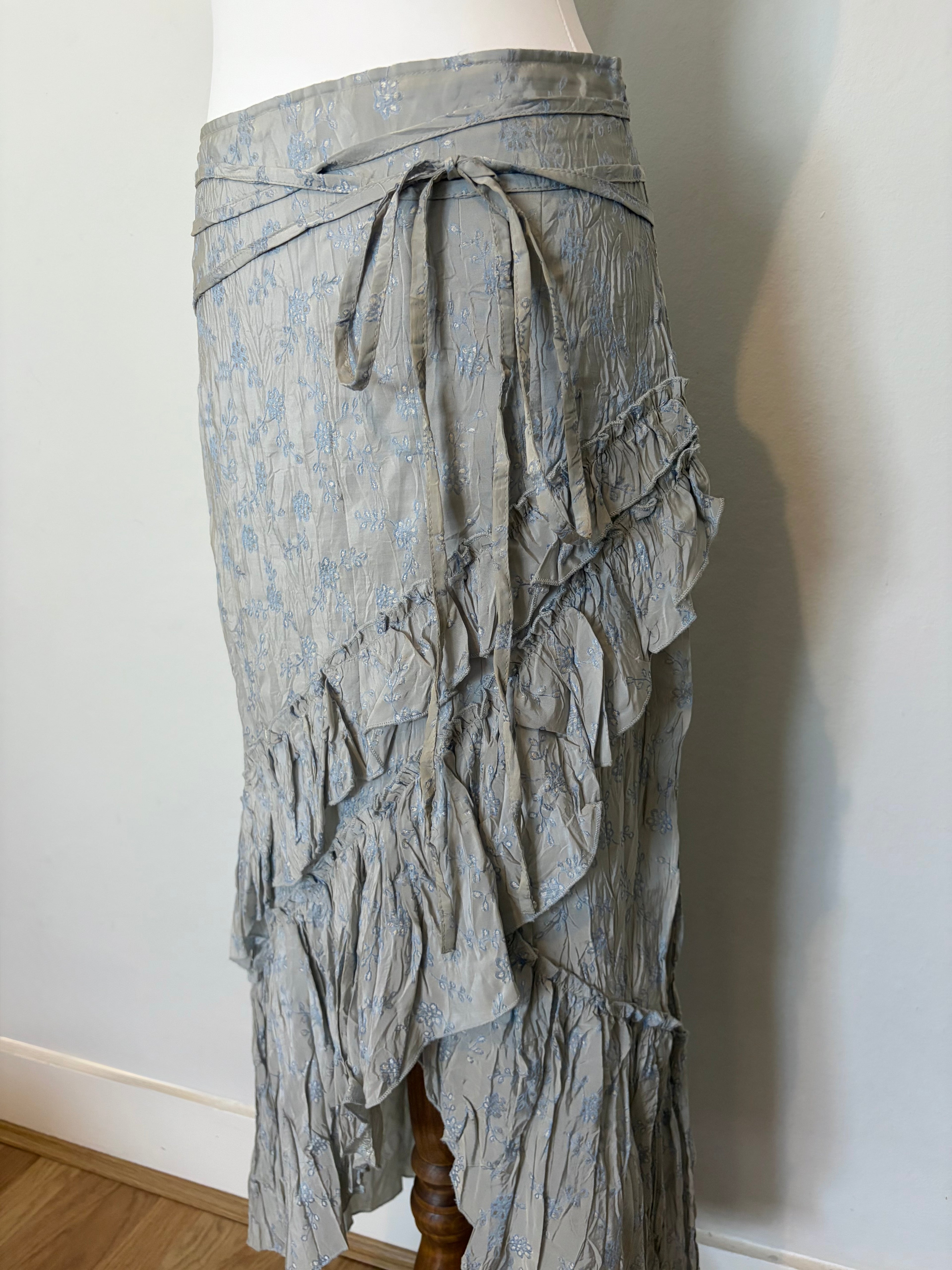 Ruffle detail silver floral skirt