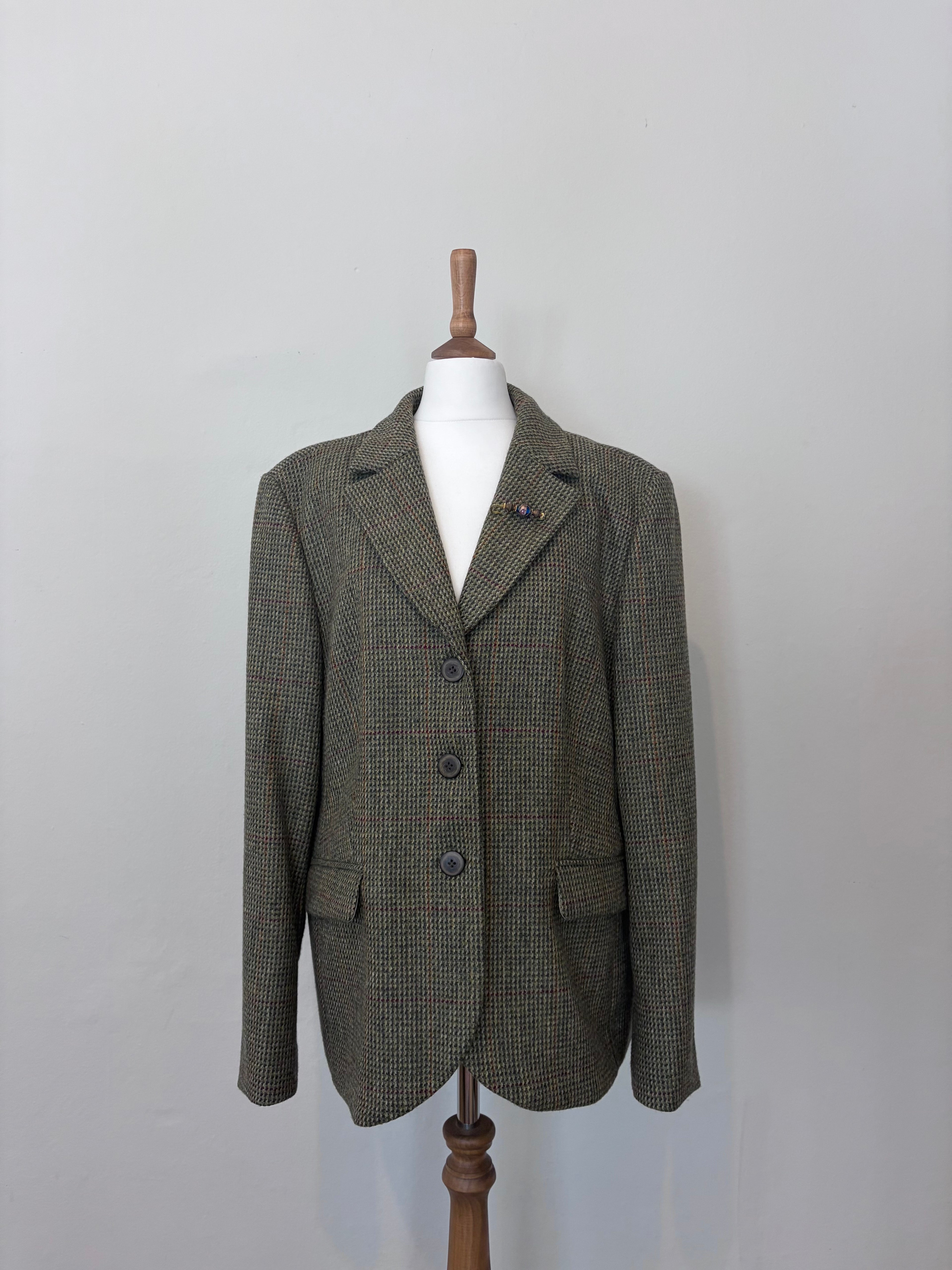 Oversized tweed blazer with brooch