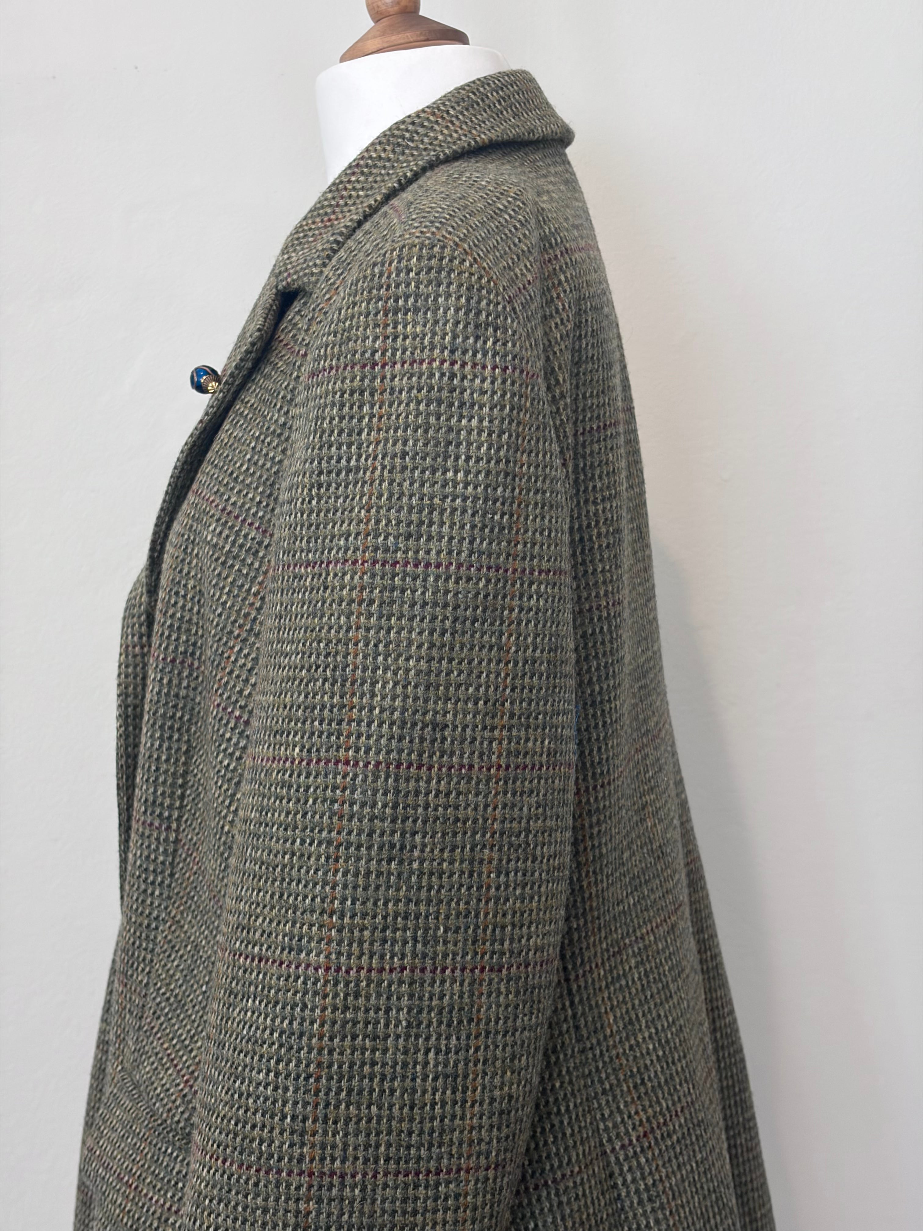 Oversized tweed blazer with brooch