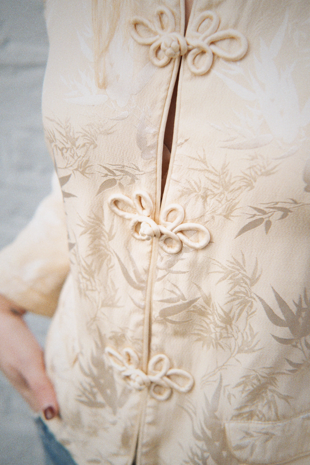 Satin frog closure top